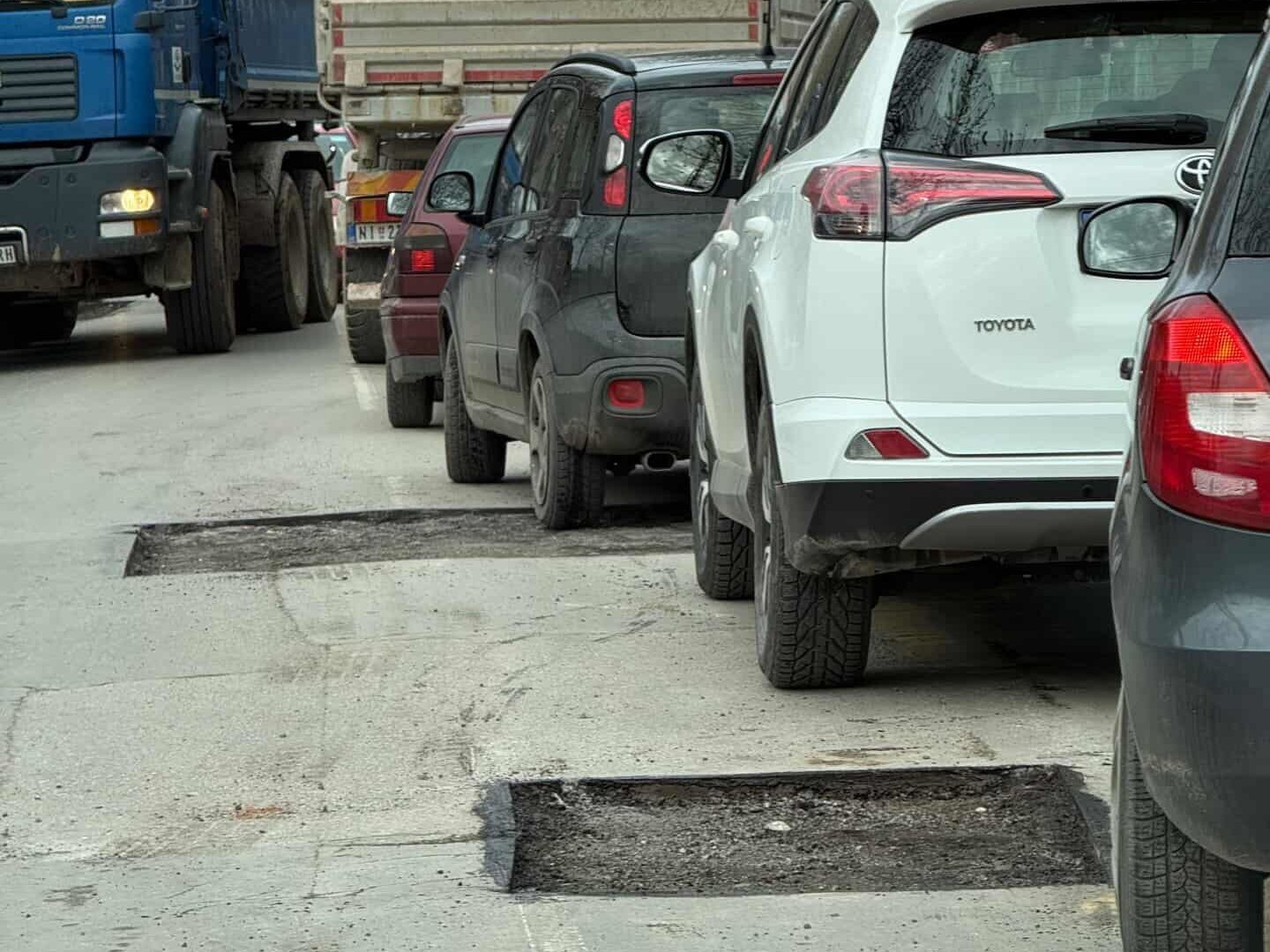Slalom na niškim ulicama zbog udarnih rupa – opsečene čekaju “krpljenje”, neke označene, neke ne 1 467983C4 4348 4371 A1CA 2CEEE6A6FEE6 2 1