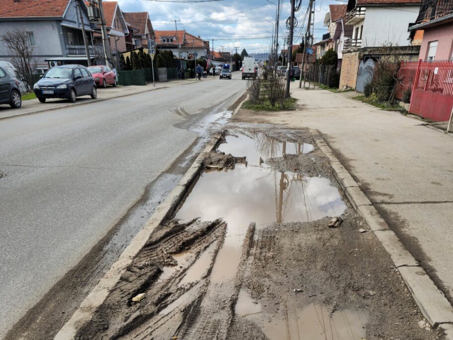 "Zelene površine" bez zelenila u niškom naselju - građani i dalje čekaju drvored obećan pre 15 godina 1 64A9F0DF D832 42E4 B6A3 4698CC7B1C26 copy