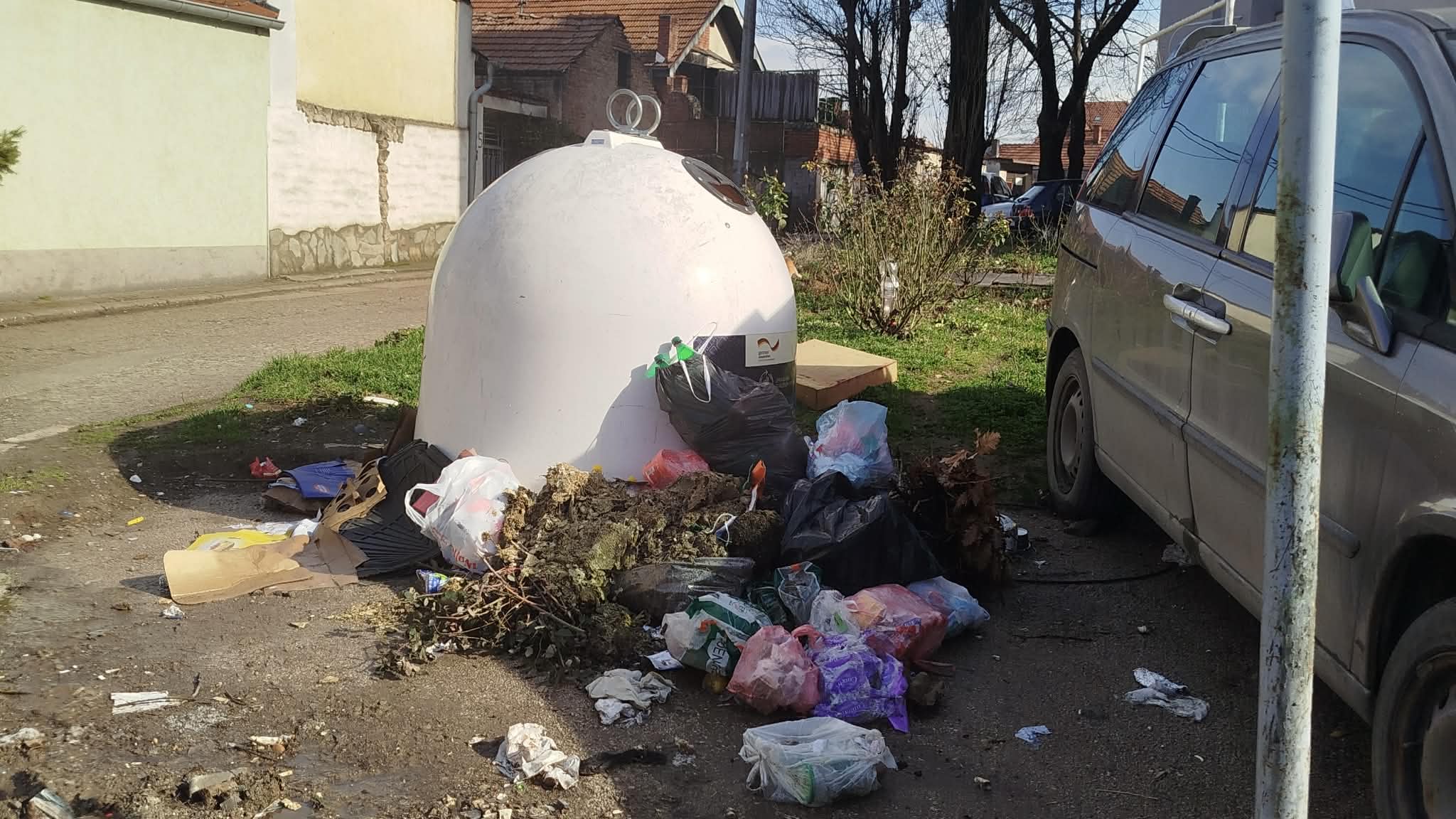 Sklonjen kontejner na Bubnju zbog podzemnog koji još uvek nije postavljen, gomila se smeće kod vrtića 1 7fa64886 b019 408b bba0 7a1a3f4faaef