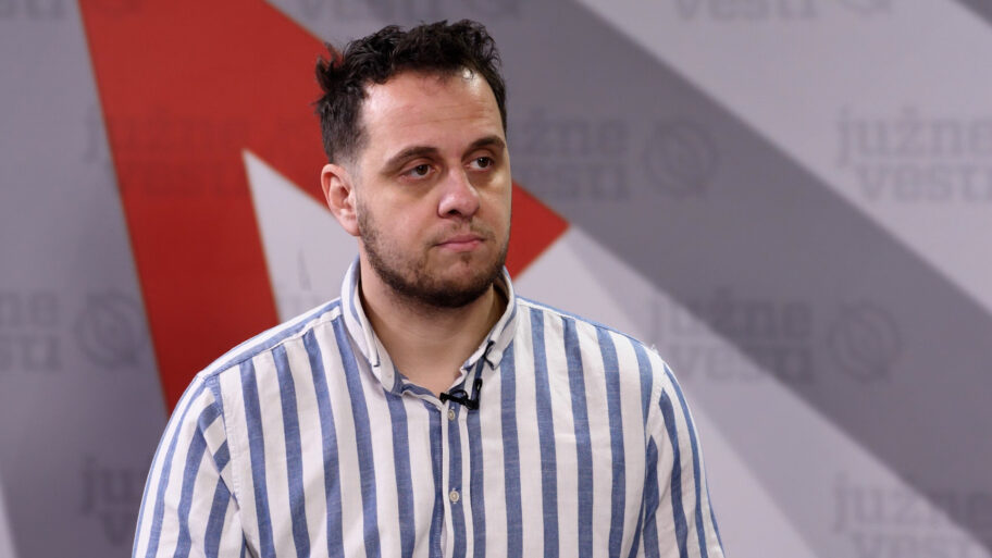 Synced Sequence.00 00 42 11.Still002