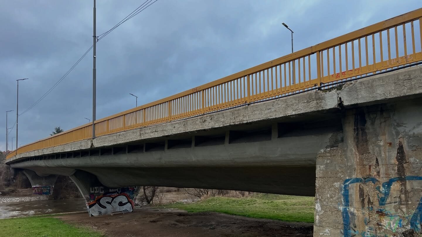 Srbija centar: "Pukotine, propadanje betona i korozija na mostu kod Merkatora - bez pregleda duže od decenije" 1 most10 e1771423549459