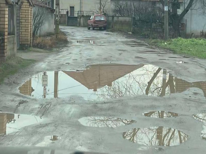 Meštani Voljčinca godinama čekaju asfalt, posle svake kiše odsečeni od sveta 8 volj1