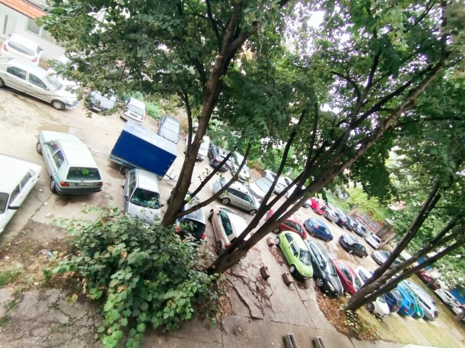 Rat za parking na Bulevaru - rampa podelila komšije, stanari tvrde da im Grad Niš otima zemlju već deceniju 6 4e302546 7dcf 4257 8dd0 63a833c0f4b4