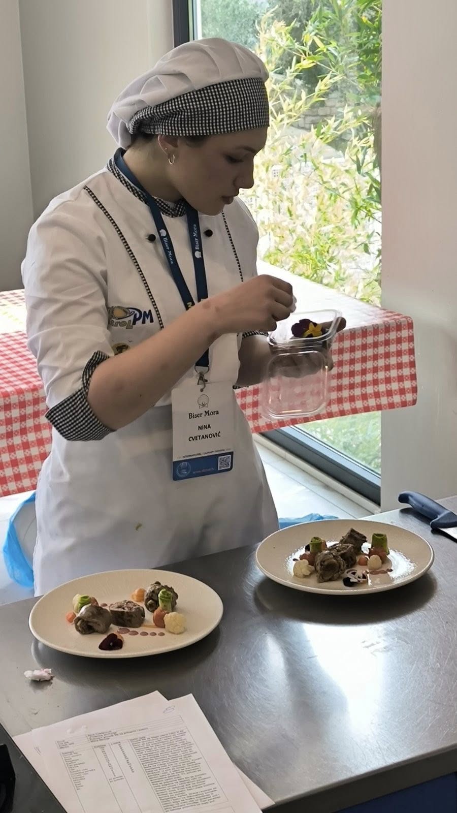 Svadbenom tortom i jelom od mesa niški đaci osvojili zlatne medalje na festivalu "Biser mora" na Braču 3 655906978 921373190783546 8741458332704416817 n