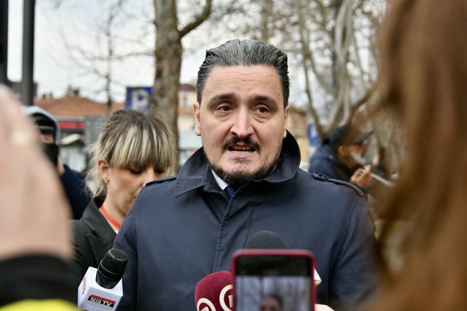 U Nišu odloženo suđenje za gađanje gradonačelnika jajima, Pavlović izviždan ispred Suda 2 77317f60 6207 407a 8c9e 3c63855a7c0b