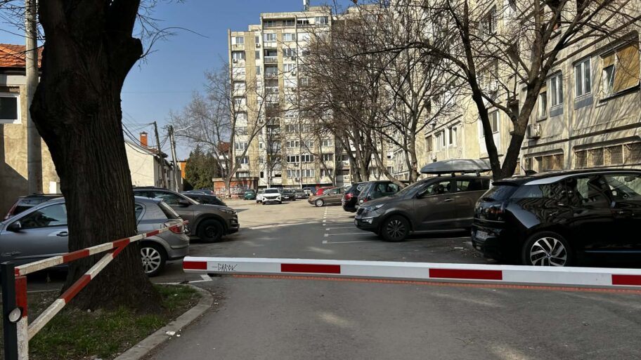 Rat za parking na Bulevaru - rampa podelila komšije, stanari tvrde da im Grad Niš otima zemlju već deceniju 17 8f6c07ad a871 45a7 99eb 49e3e8aa7f15