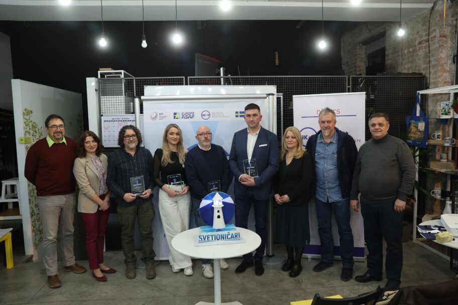 Niška nagrada "Svetioničari" ove godine KRIK-u, novinaru BIRN-a, Zoranu Đajiću i Bečejskom udruženju mladih 14 Clanovi selekcionog odbora dobitnici NKD i saradnici