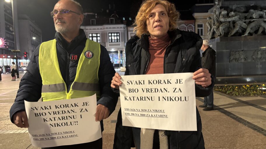 Emotivan doček u Nišu: Pešačili kroz Srbiju da podignu svest o lečenju dece SMS-ovima 3 IMG 9467