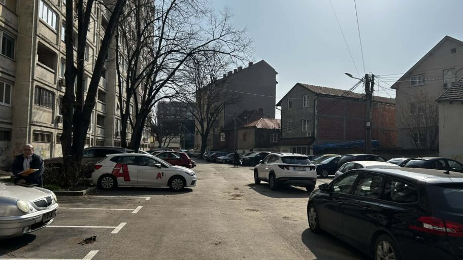 Rat za parking na Bulevaru - rampa podelila komšije, stanari tvrde da im Grad Niš otima zemlju već deceniju 9 ab3adceb 9e1f 4838 9e2e 7f7269fa6104