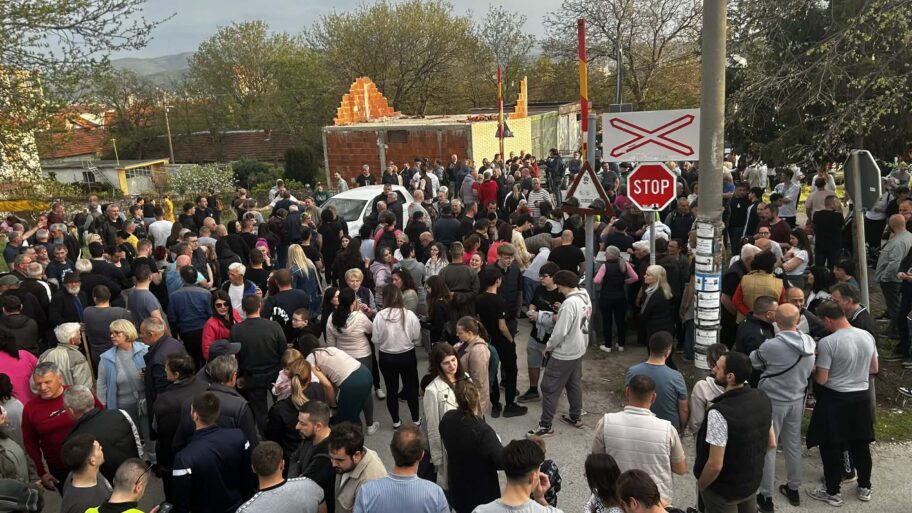 Pantelejci danas ponovo blokiraju prugu u Borskoj - novi protest protiv izolacije izgradnjom obilaznice 4 07cefc90 4c0c 4123 ac74 a7fe8b4366a7