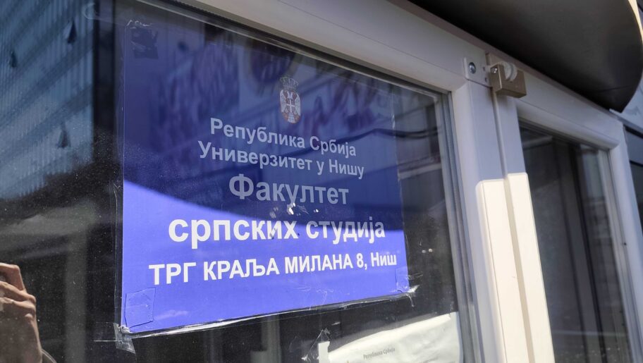 Opozicija u Nišu: Filozofski fakultet cepaju članovi SNS-a zbog interesa partije 2 1000026964