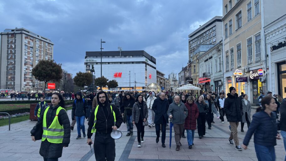 Skup u Nišu: Podrška rektoru Đokiću, studenti nezadovoljni ćutanjem svog rektora 3 IMG 1812