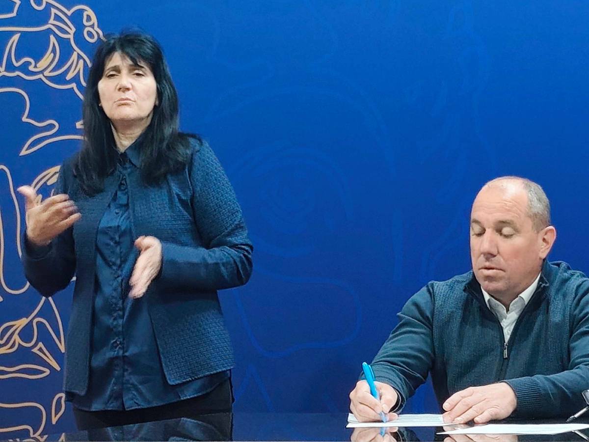 Tumač znakovnog jezika - pomoć koja često nedostaje, a mnogo znači - od danas i u Gradskoj kući 1 Marija Krstic glasovni tumac