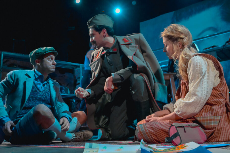 Premijera "Uloga moje porodice u svetskoj revoluciji" u niškom teatru - opstanak kroz smeh i odbijanje autoriteta 7 NPN Uloga Moje Porodice 109 1