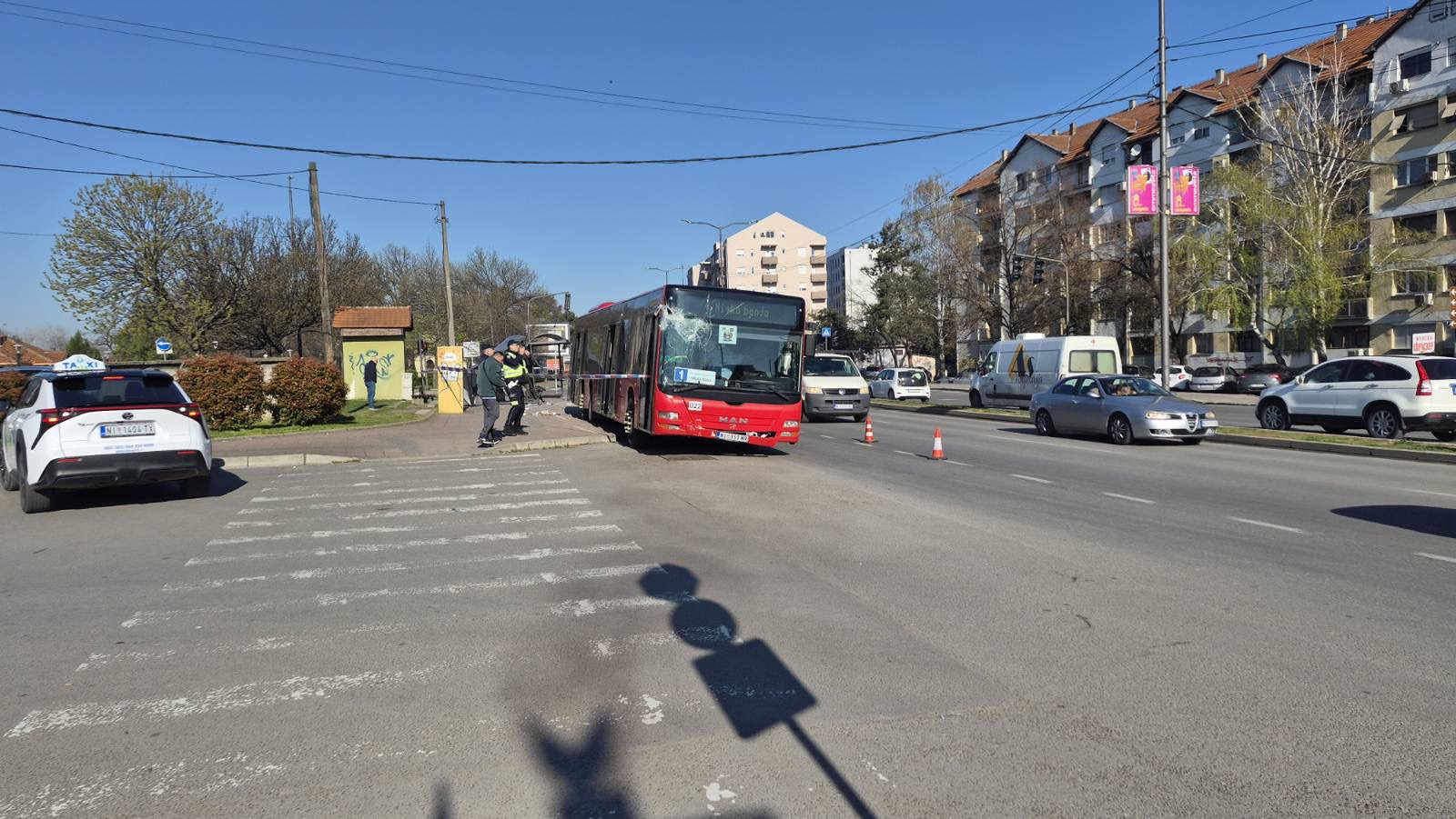 Autobus udario u stajalište kod Trošarine, jedna osoba povređena 1 bus stajaliste