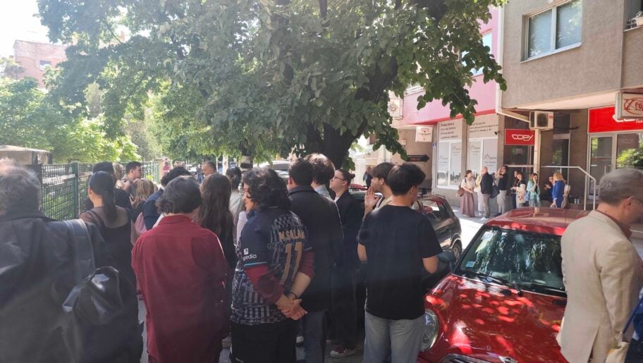 Prekinuta zatvorena sednica Veća Filozofskog na kojoj odlučuju o kompromisu 20 1000029531