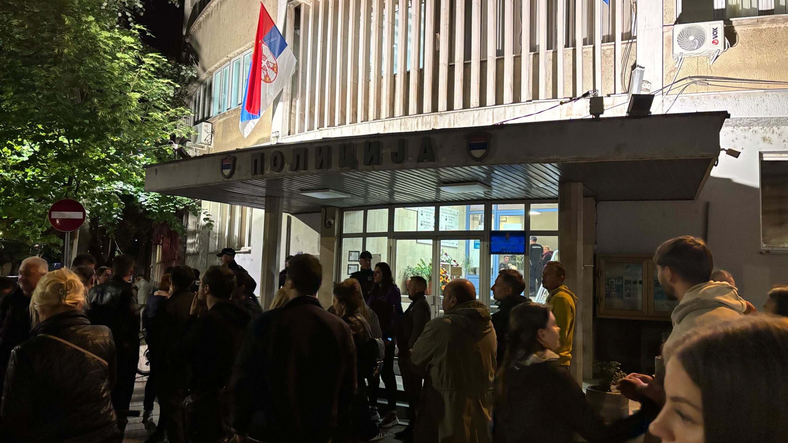 Srednjoškolci i studenti pušteni iz niške policije 1 IMG 3858 scaled