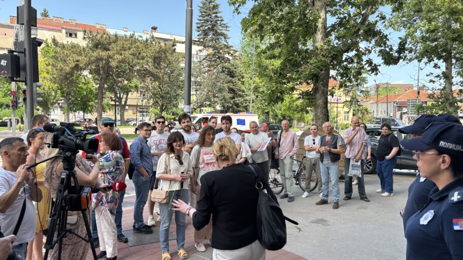 Suđenje za gađaje jajima u Nišu: Saslušan gradonačelnik, odbrana očekuje oslobađajuću presudu 5 IMG 4781