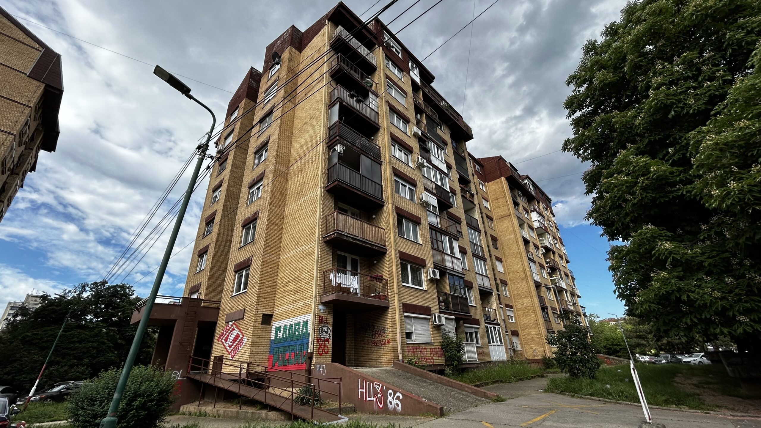 Stanari jedne zgrade u Nišu zbog kvara plaćaju račune za vodu kao za celu ulicu - nadležni ne reaguju 1 IMG 7424 scaled