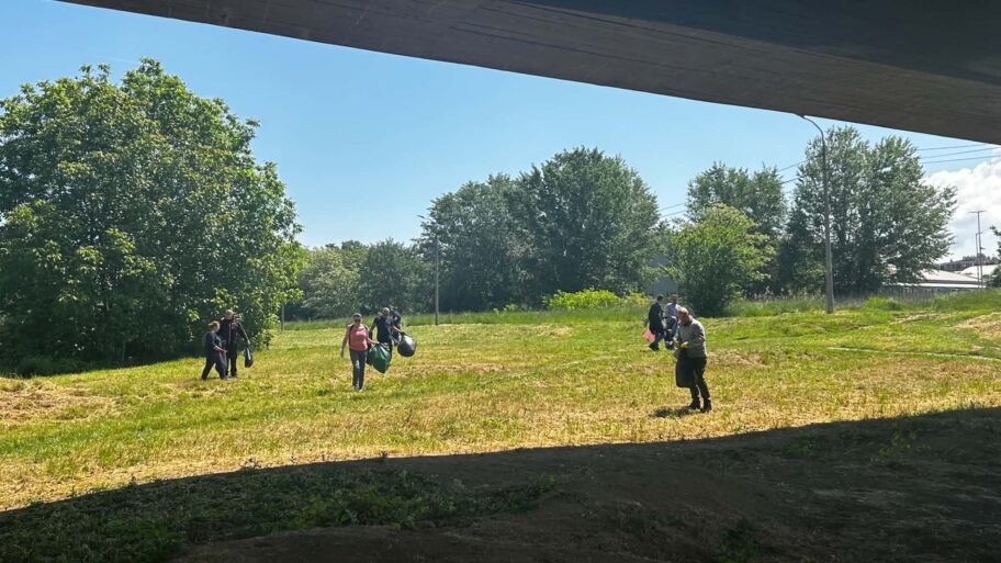 Nišlije "zavrnule rukave" i čistile otpad, poručuju da je odgovornost na svima - od pojedinca do sistema 9 f834fcd7 928f 4e4c 946d 77ac455b7554