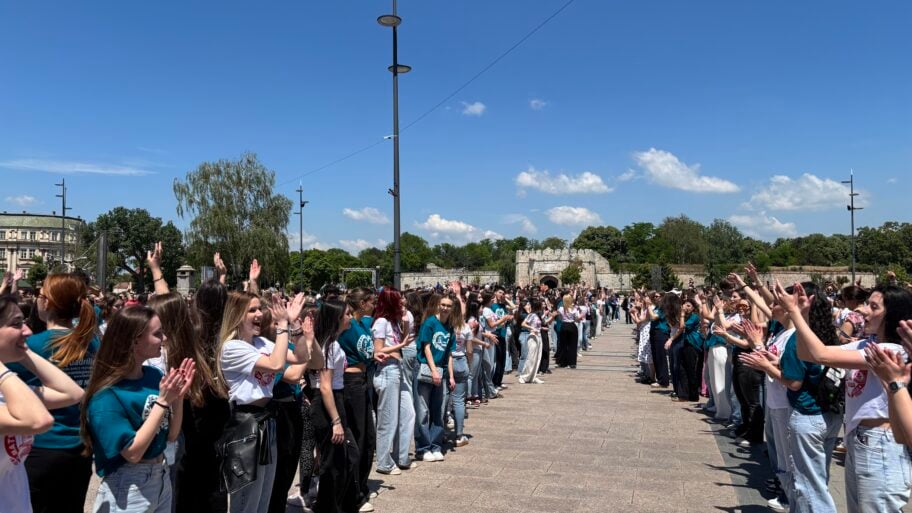"Mi smo snaga ove države" - niški maturanti plesali u centru grada za kraj jednog poglavlja života 7 image00006 1