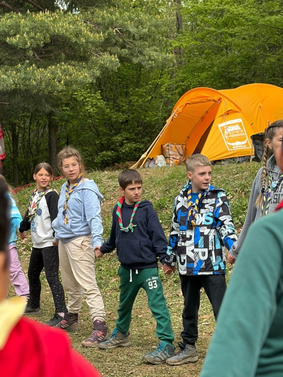 Bez ekrana i uz vatru: Mali izviđači iz Niša i Aleksinca proveli četiri dana u prirodi 2 image00125