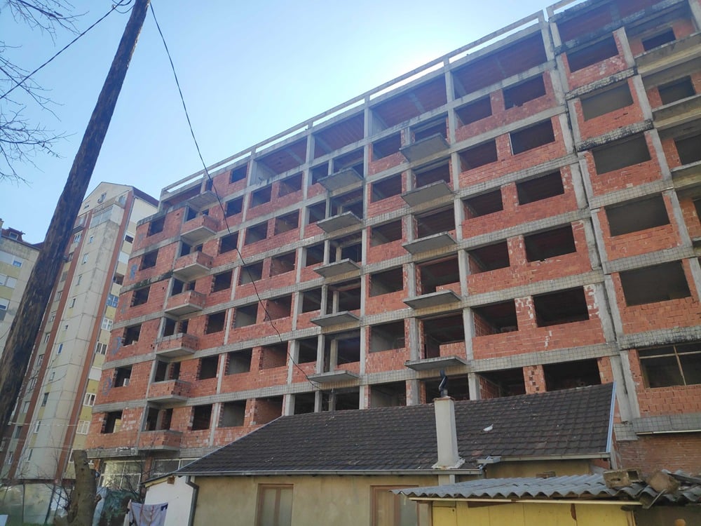 "Spomenik neodgovornosti vlasti": Stanovi za mlade naučnike u Nišu ni posle 18 godina nisu završeni 1 stanovi za mlade naucnike 7
