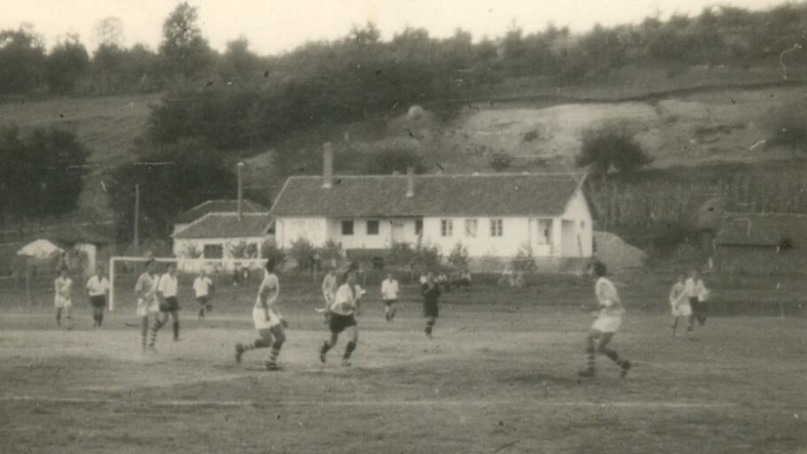 Vek fudbala u Svrljigu: Omladinci Zvezde i veterani Radničkog gostuju povodom stogodišnjice kluba 2 vek fudbala u svrljigu ALEKSANDAR KOSTIC ARHIVA Copyright