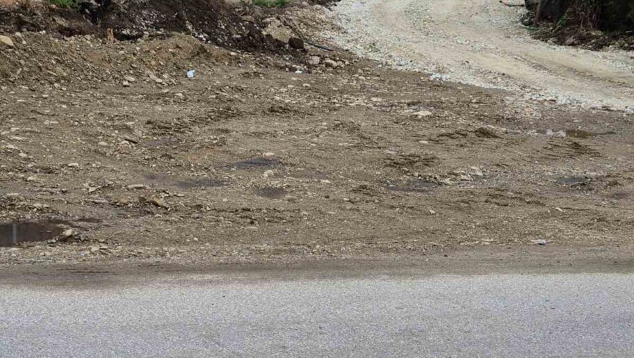 Ulica u niškom Gornjem Komrenu duže od mesec dana raskopana 3 viber image 2026 04 30 15 50 27 137 e1777967511333