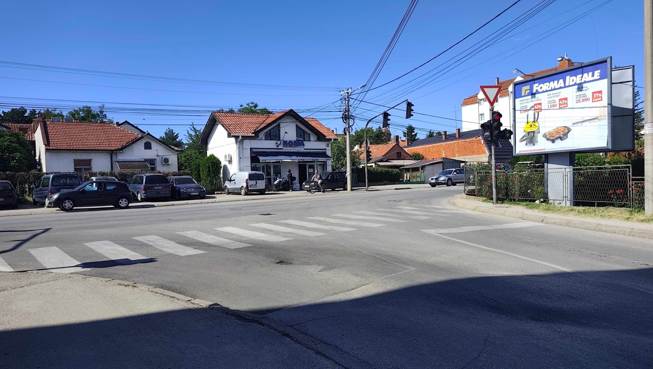 Rupa skoro krpljena, asfalt propao, vozila skakuću - niška ulica Pantelejska u talasima 1 1000031799 scaled