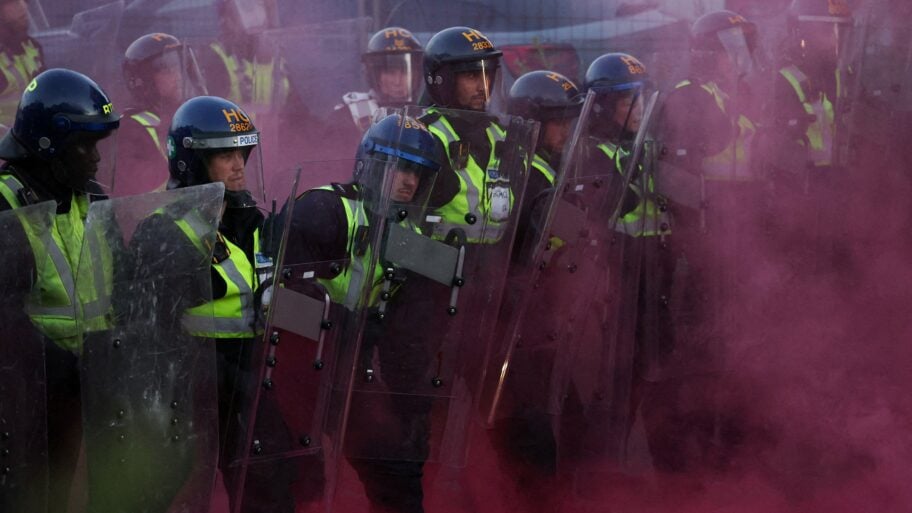 Sukobi sa policijom na protestima zbog ubistva tinejdžera u Velikoj Britaniji 2 2a206e80 5f10 11f1 a57e cf86727d60ac