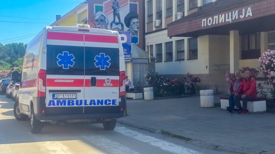Pacijentkinja u Svrljigu ujela policajca za stomak 2 HITNA I POLICIJA sVRLJIG aLEKSANDAR kOSTIC PHOTO