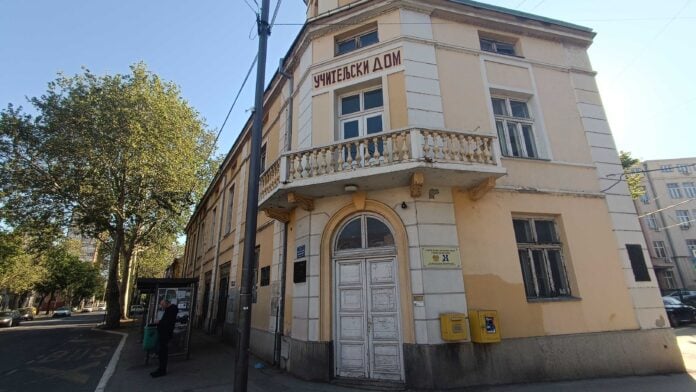 Pretvaranje Učiteljskog doma u Omladinski centar stoji u mestu – čeka se revizija projekta, a potom izbor novog izvođača