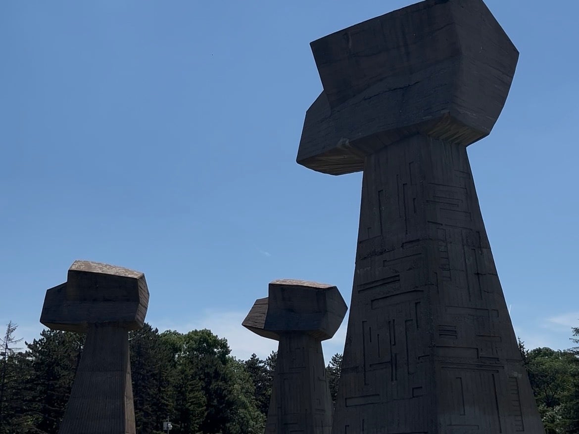 Kako je nastao spomenik Tri pesnice na Bubnju - priča o prostoru i univerzalnom simbolu pobune i slobode 1 IMG 8072
