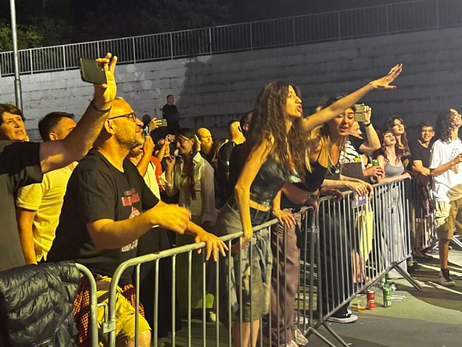 Nišlije su žilavije od festivalske improvizacije prve večeri "Nisomnije"uz tuš za "prvu slobodnu opštinu u Srbiji" 2 IMG 8909