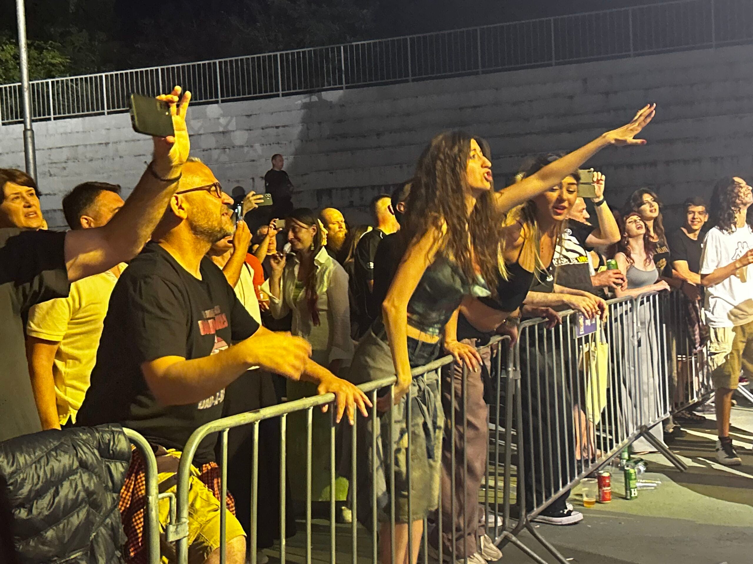 Nišlije su žilavije od festivalske improvizacije prve večeri "Nisomnije"uz tuš za "prvu slobodnu opštinu u Srbiji" 1 IMG 8909 scaled
