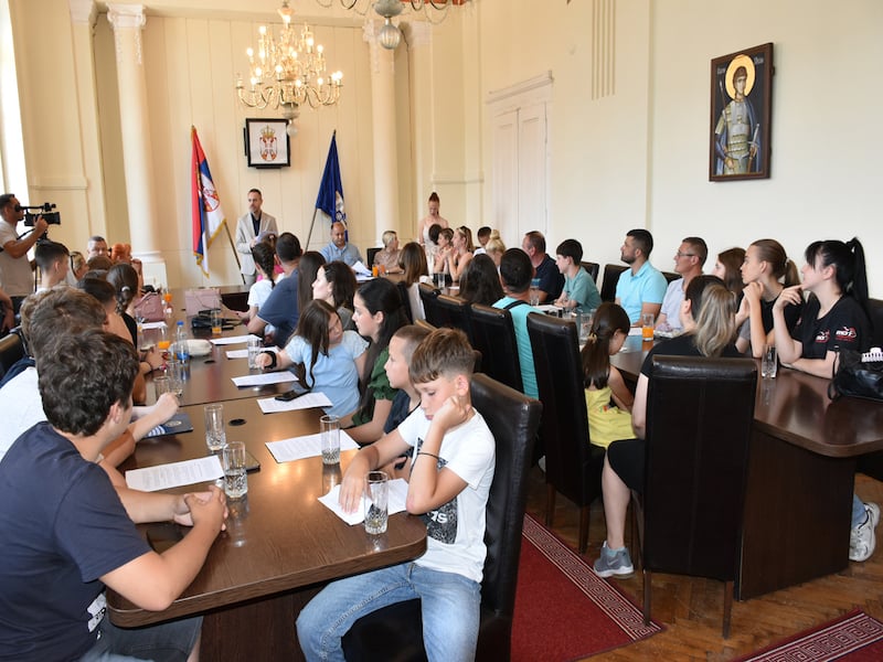 Nagrađeni učenici iz Prokuplja, Grad za priznanja izdvojio 908.000 dinara 2 nagrade10