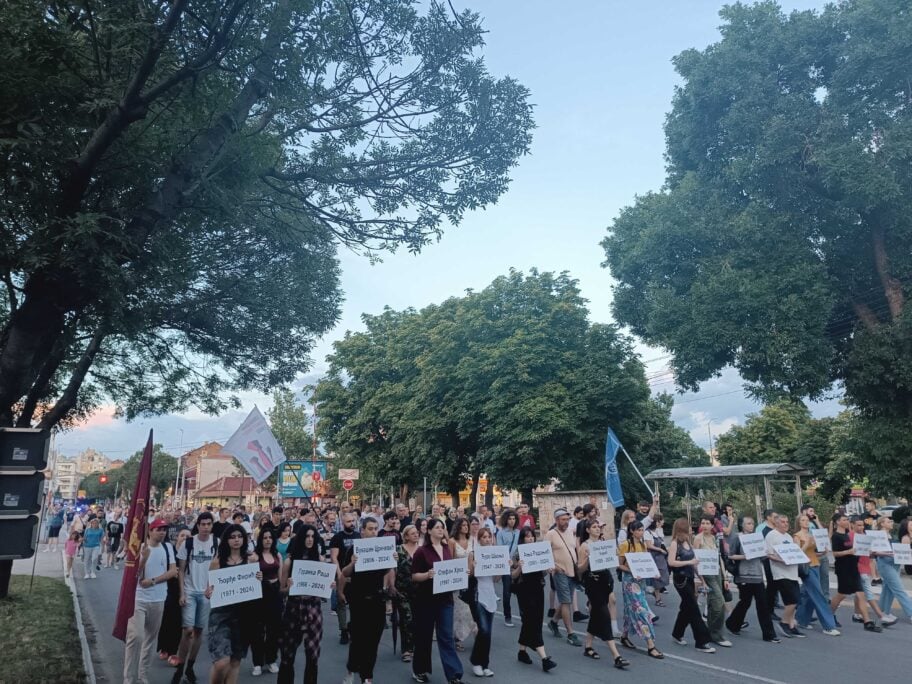 "16 života nije statistika, njih ne zaboravljamo" - poruka sa komemorativnog skupa u Nišu 2 1000020091