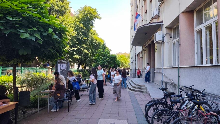 Zaposleni na niškom Filozofskom traže da se brucošima istorije, srbistike i ruskog vrati studiranje na budžetu 3 1000033069