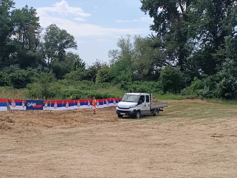 Danas je u Trupalu skup SNS-a - pečeni vo, šator i angažovanje javnih preduzeća 4 IMG 20260712 110611