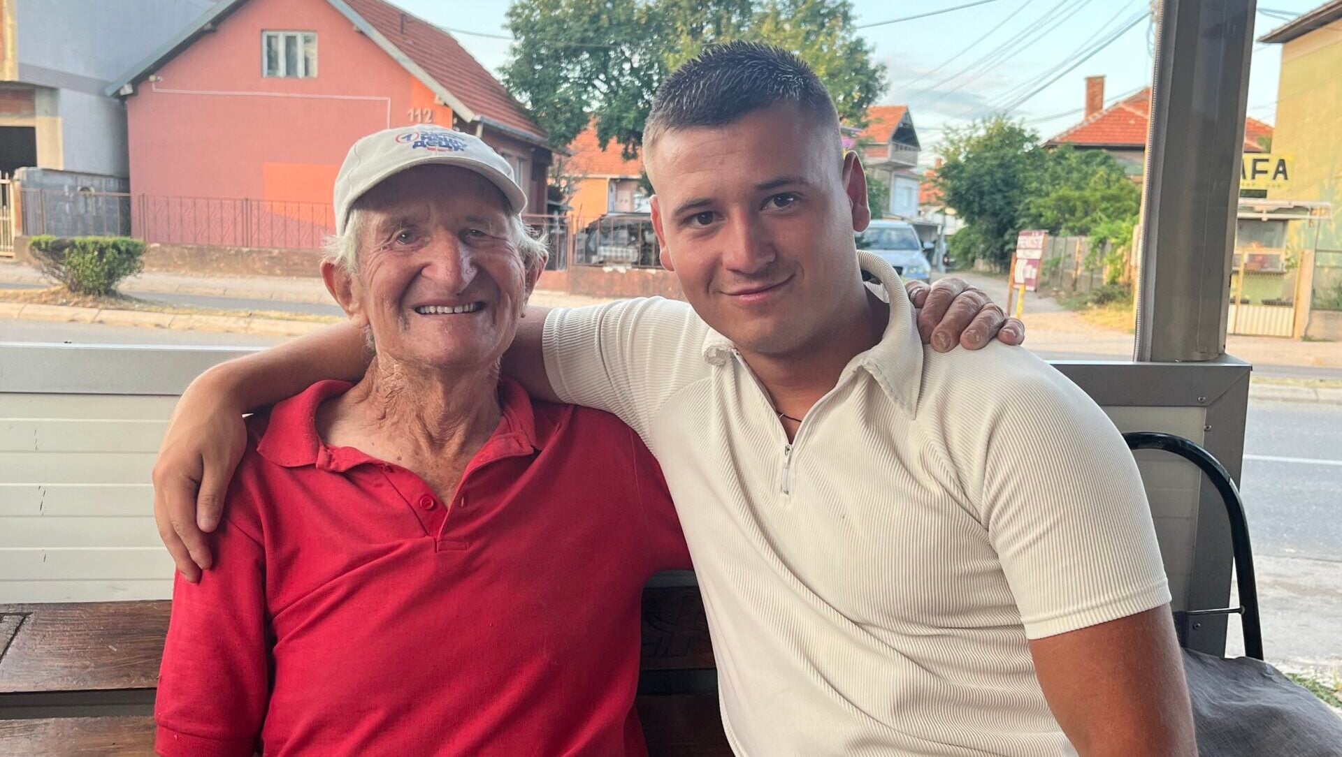 Gest poštenja u Nišu: 95-godišnji Stojan pronašao novčanik studenta, pa u policiji čekao da prebroji novac 1 IMG 3064 scaled e1783415503712