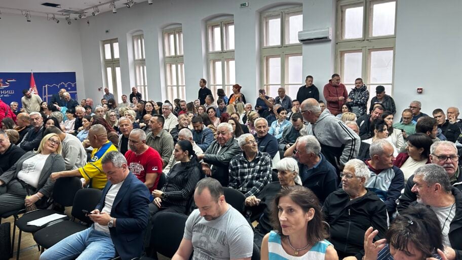 Zahtevi za promenu plana, odgovori o ekološkim rizicima i sumnje “ ko je čiji” - na prezentaciji rešenja za obilaznicu 5 IMG 9372