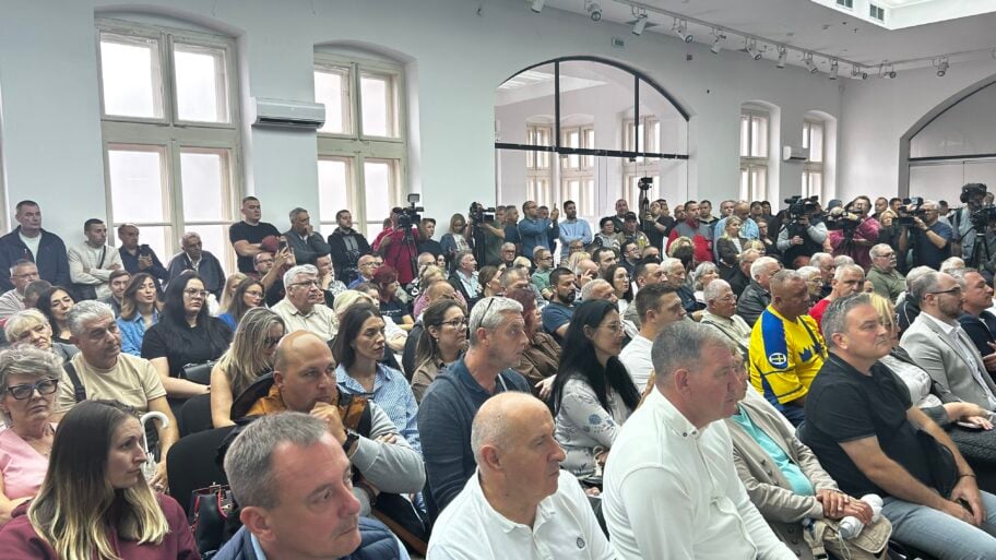 Zahtevi za promenu plana, odgovori o ekološkim rizicima i sumnje “ ko je čiji” - na prezentaciji rešenja za obilaznicu 2 IMG 9379