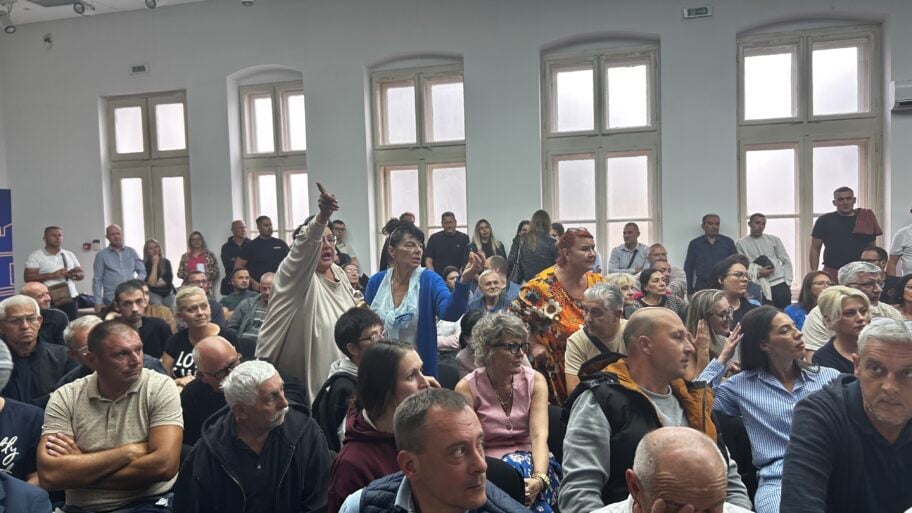 Zahtevi za promenu plana, odgovori o ekološkim rizicima i sumnje “ ko je čiji” - na prezentaciji rešenja za obilaznicu 3 IMG 9400