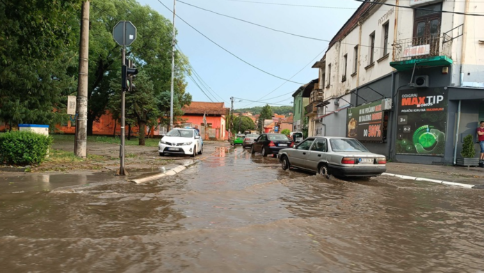 Stanovnici Kajmakčalanske ulice u Nišu u ponedeljak protestuju zbog problema sa vodom