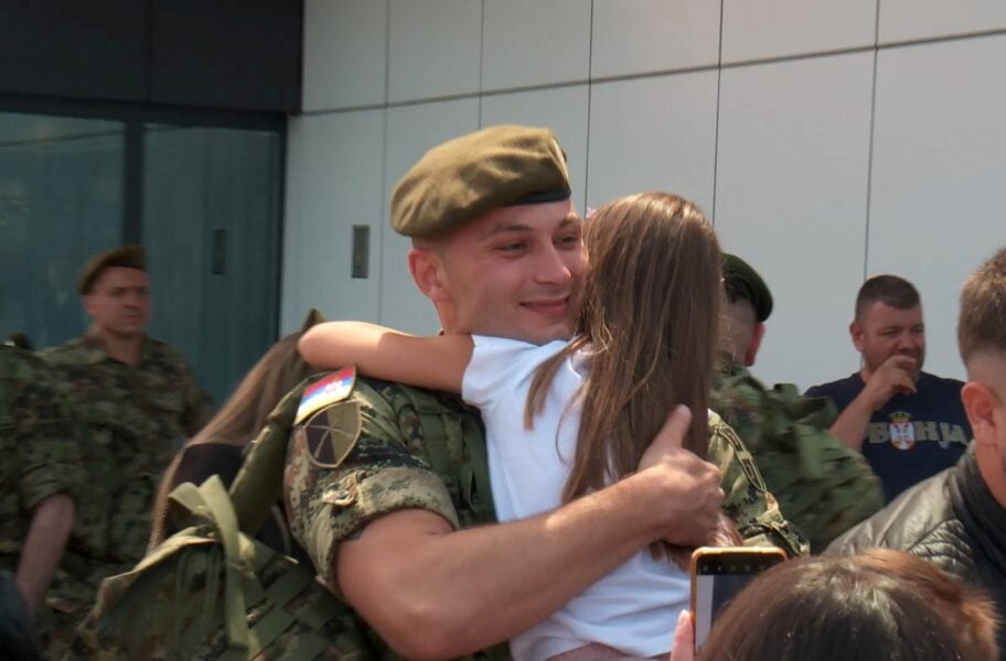 U Nišu jedna četa mirovnjaka dočekana, a druga ispraćena u Liban 3 docek