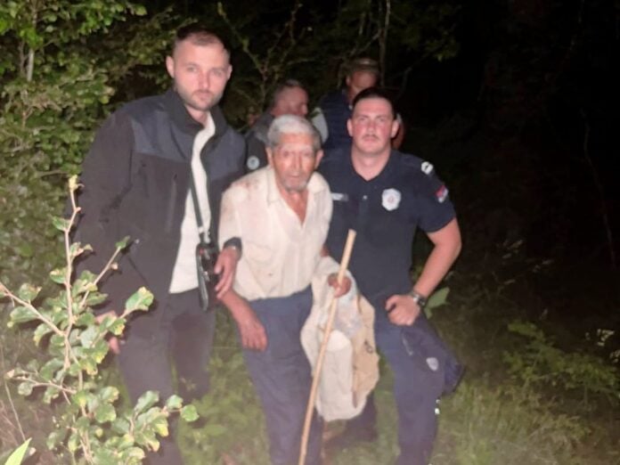 Policajci spasili nestalog 89-godišnjaka – pao u dolini kraj Vlasine i nije imao snage da ustane
